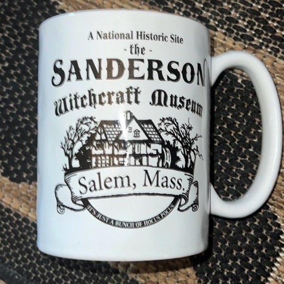 DISNEY Hocus Pocus Binx and Sanderson sisters mug! - Picture 2 of 6